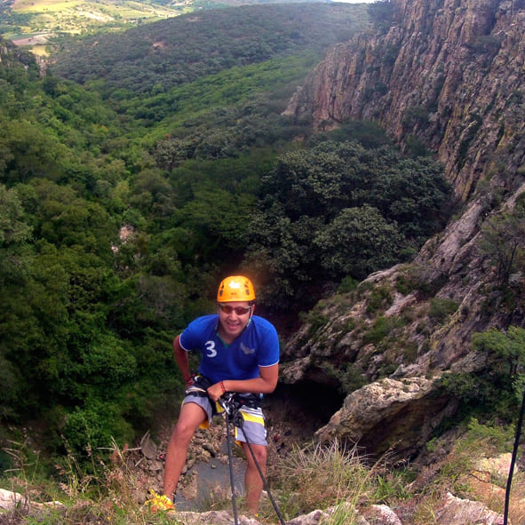 Practicar rappel en Tierra Blanca – GUANAJUATO, AVENTURA Y ECOTURISMO